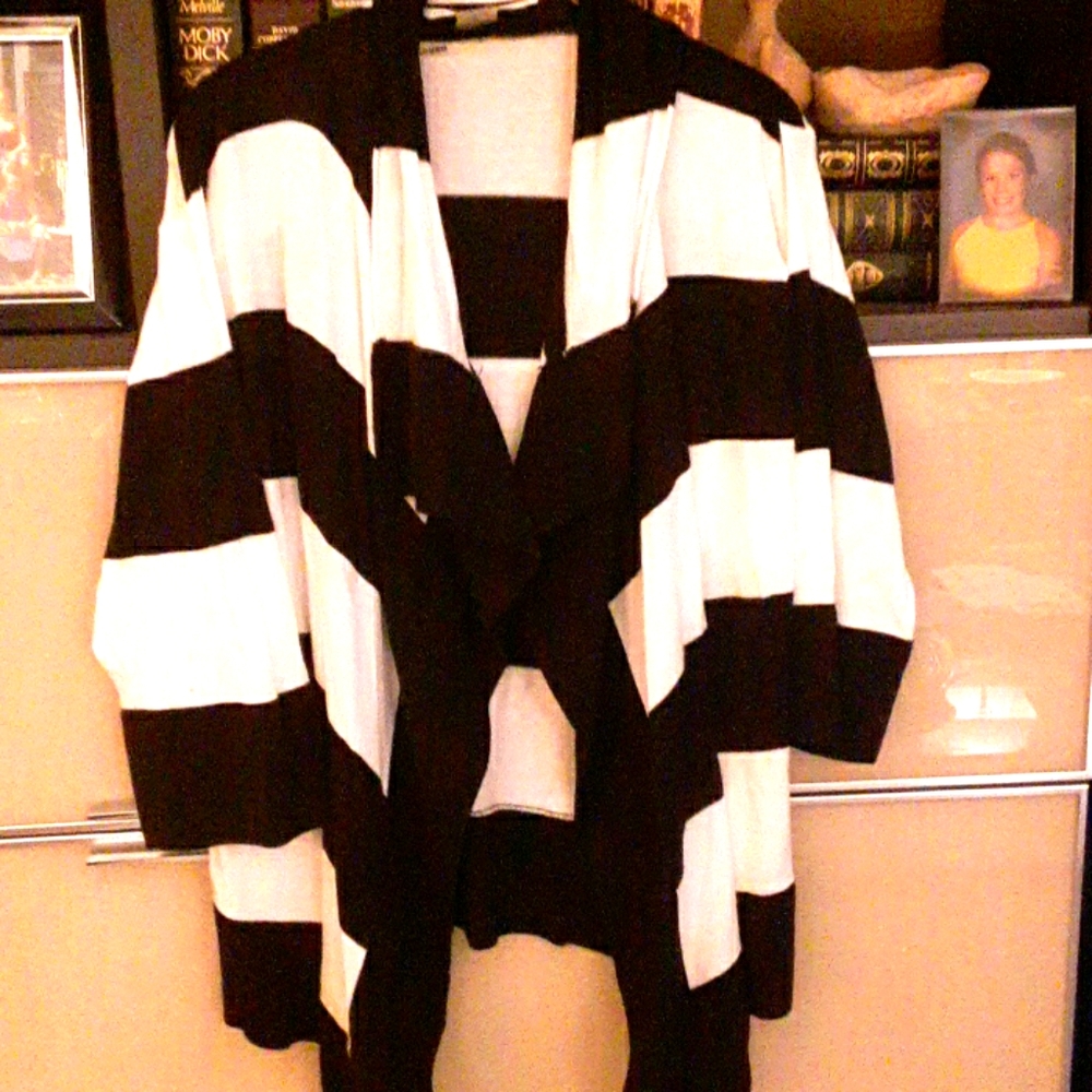 PETER NYGARD‎ WATERFALL OPEN CARDI SP